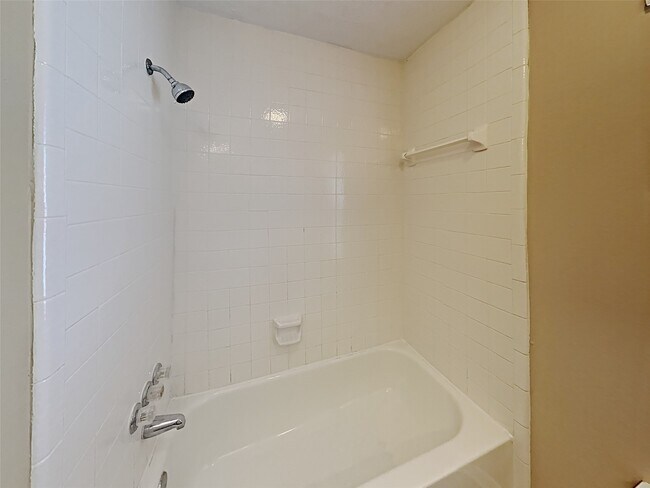 Building Photo - 7203 Glen Rosa Dr