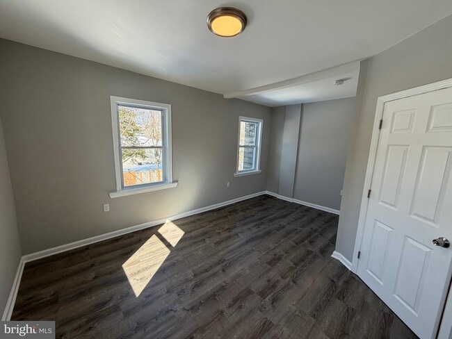 Building Photo - 317 W Broad St