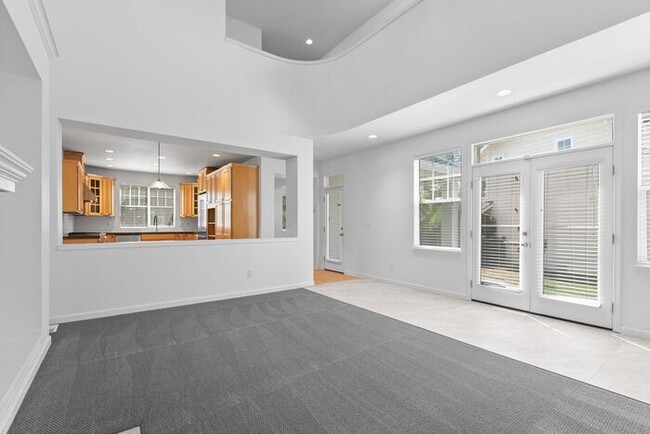 Building Photo - Immaculate Redmond Ridge Air-Conditioned B...
