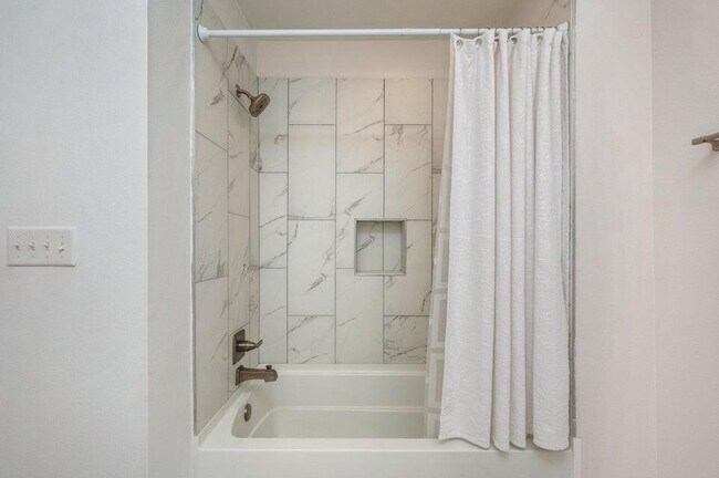 Building Photo - 508 Hideaway Ln