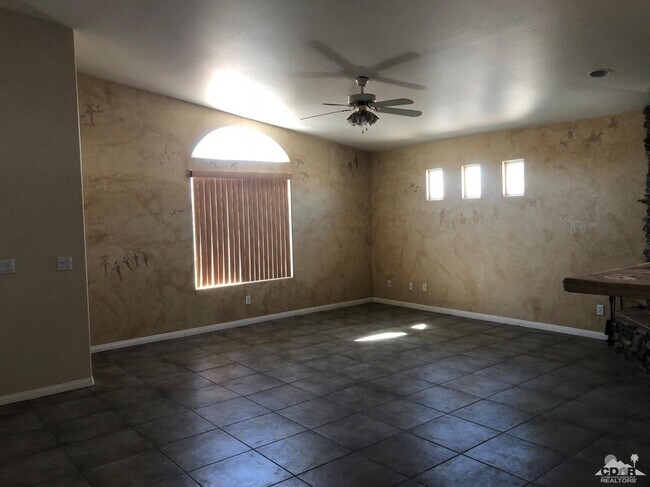 Building Photo - 9641 Vista Del Valle