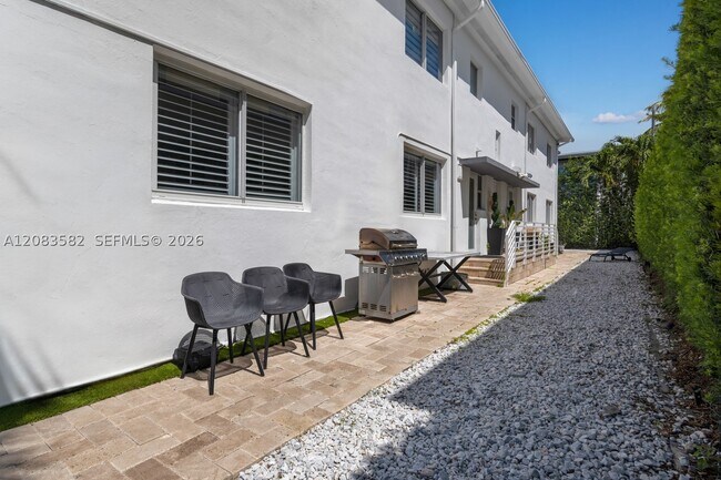 Building Photo - 3909 US-1