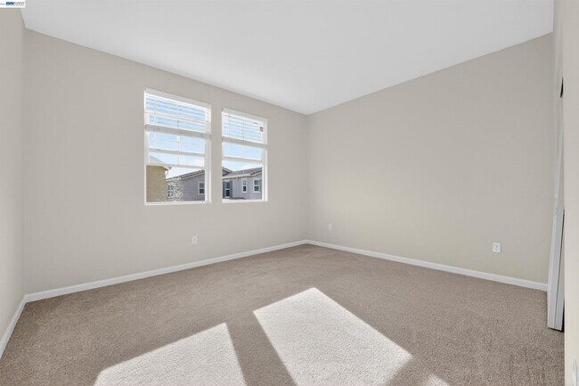 Building Photo - 1005 S Fowler Ln