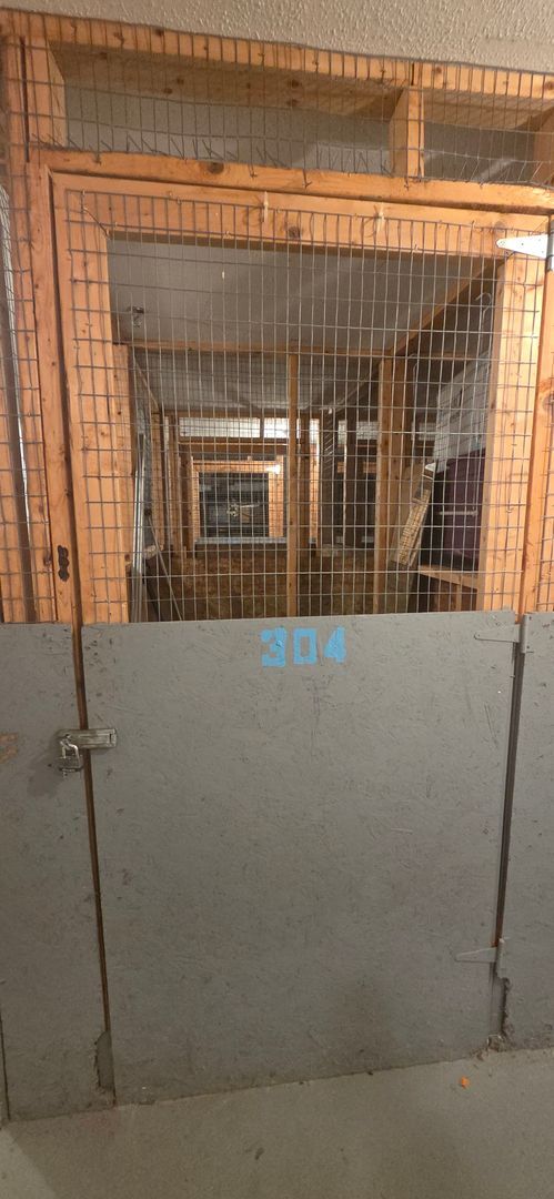 Building Photo - 1-bedroom, 1-bathroom 3rd Flr unit