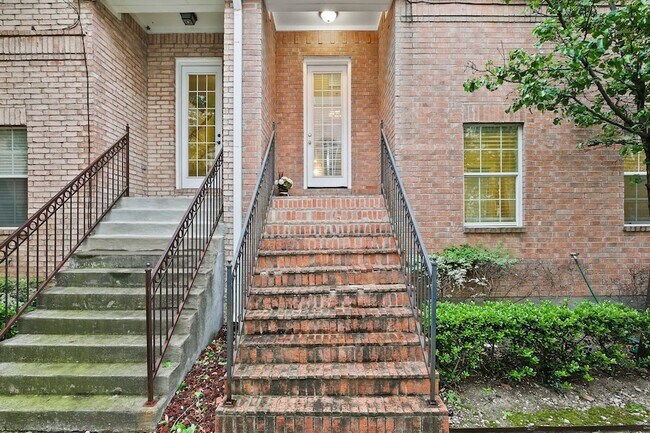 Building Photo - 5812 La Vista Dr