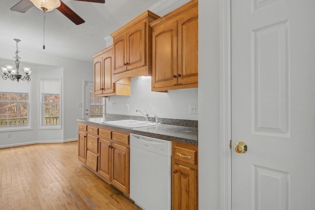 Building Photo - Carolina Lakes!