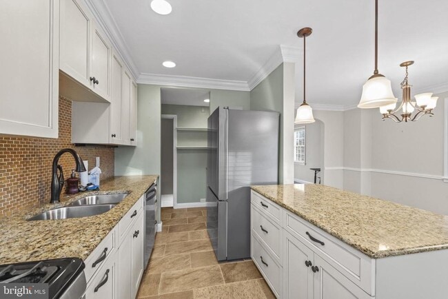 Building Photo - 169 Regester Ave