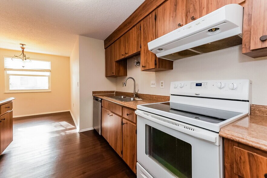 Building Photo - 6205 37th Ave W