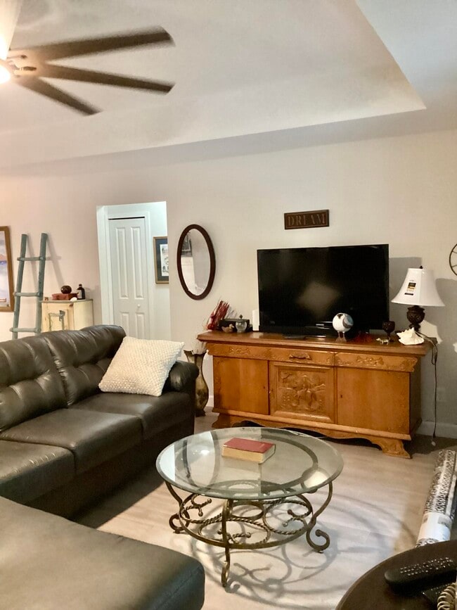 Building Photo - 23 Highland Dr SW