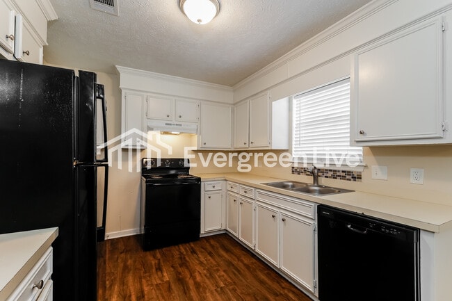 Building Photo - 6153 Floral Dr