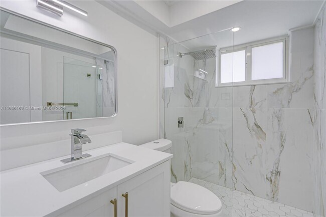 Building Photo - 10722 SW 77th Ave