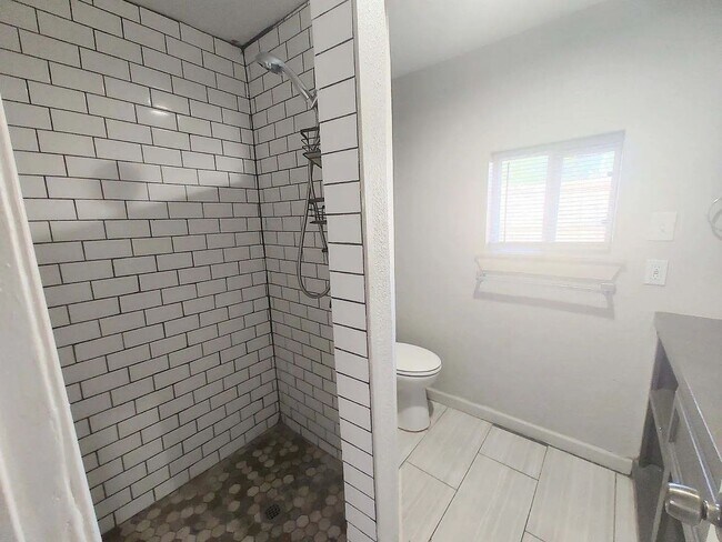 Building Photo - 2404 Avenue U