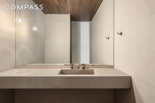 Building Photo - 527 W 27th St