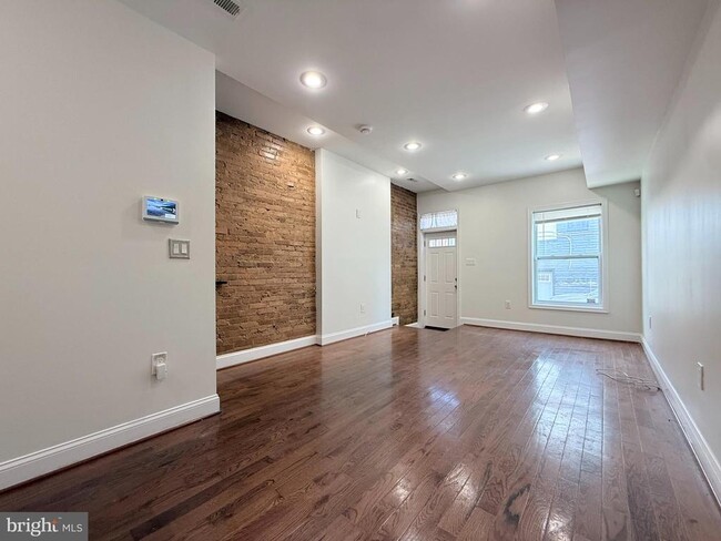 Building Photo - 1268 Glyndon Ave