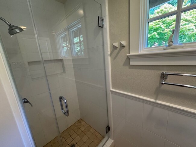 Building Photo - Beautiful updated single level Lafayette h...