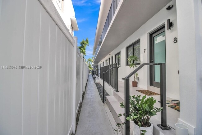 Building Photo - 944 Jefferson Ave