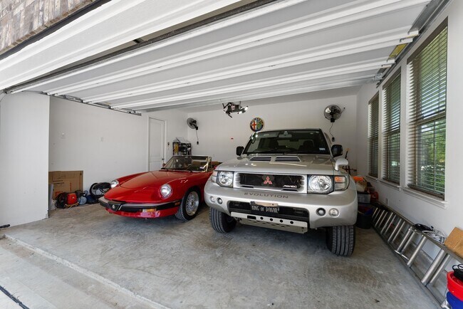 Building Photo - 522 Black Bronco Rd