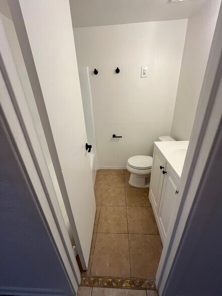 Building Photo - 810 E Redondo Dr