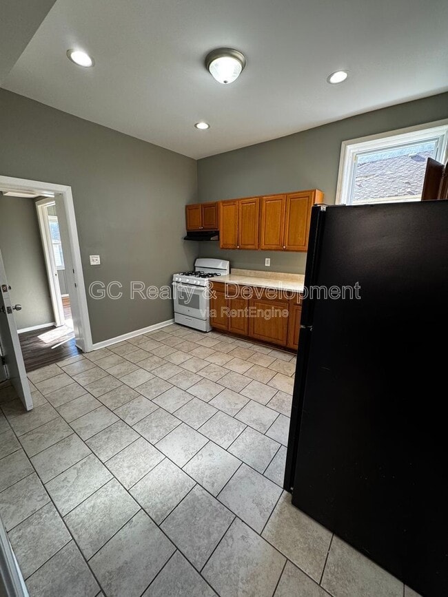 Building Photo - 11347 S King Dr