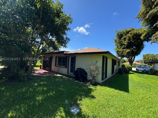 Building Photo - 2736 Carnation Ct