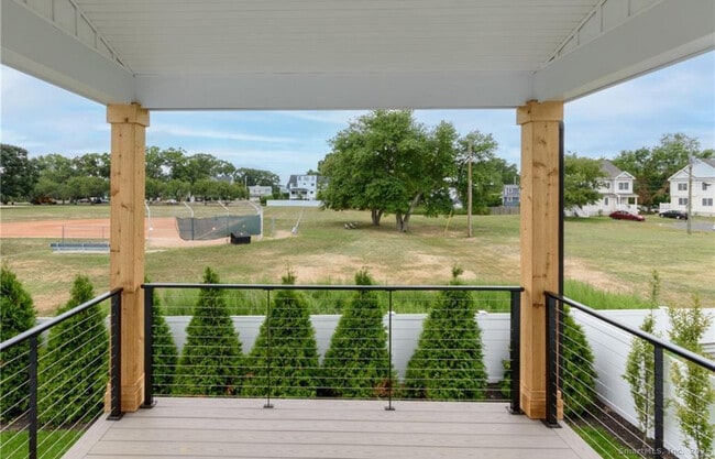 Building Photo - 124 Fox St