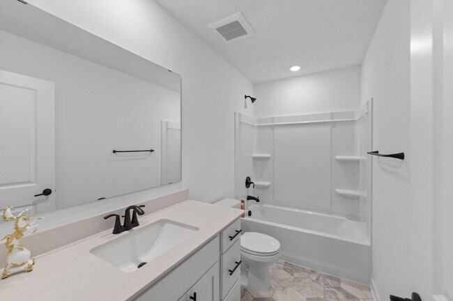 Building Photo - 985 Annagaire Curv