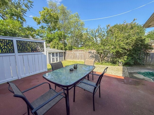 Building Photo - 3084 Sawyer Dr