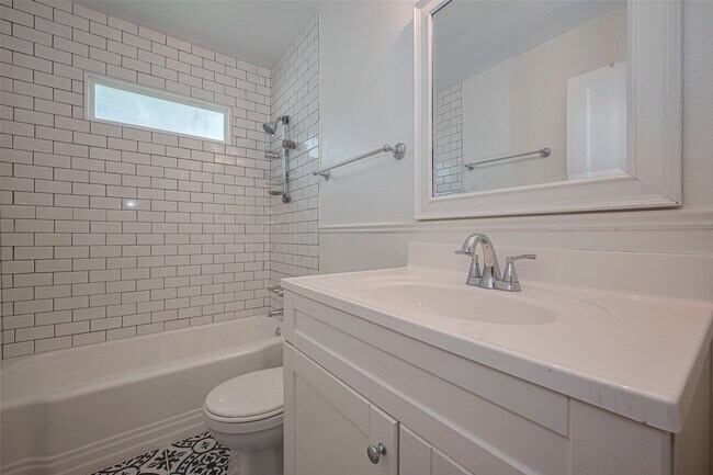 Building Photo - 5513 Fairdale Ln