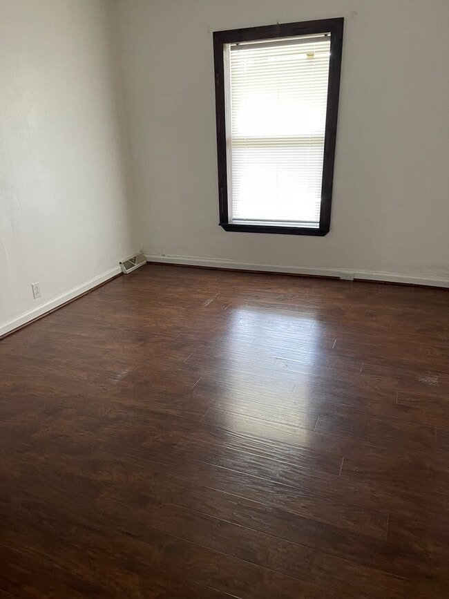 Building Photo - 204 N Olive St