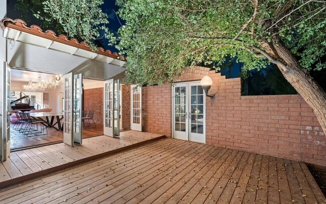 Building Photo - The Estate in Phoenix