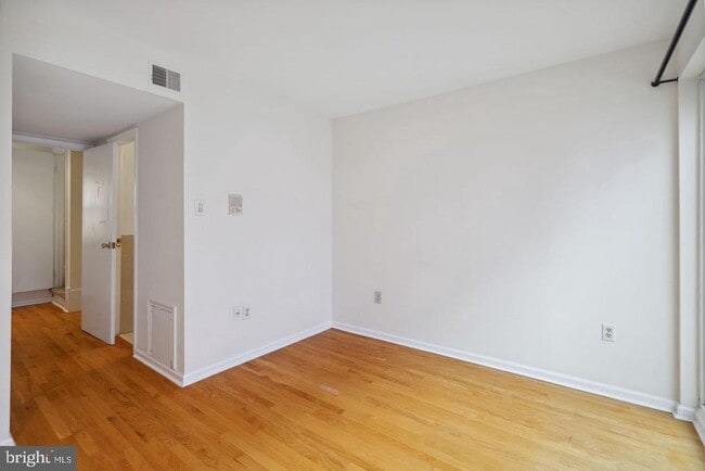 Building Photo - 830 Kater St