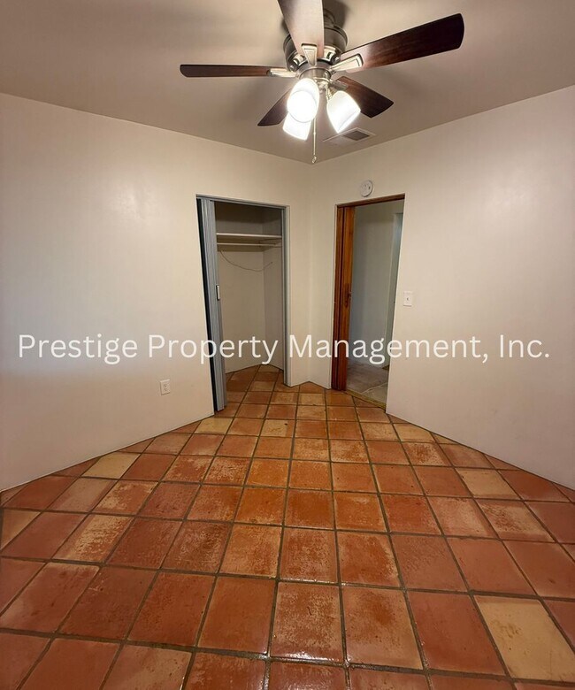 Building Photo - 3BD 2BA Waiting for You to Call Home!!