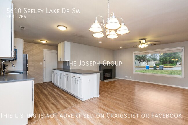 Building Photo - Beautifully updated 3 bed/2 bath in Lakewood!