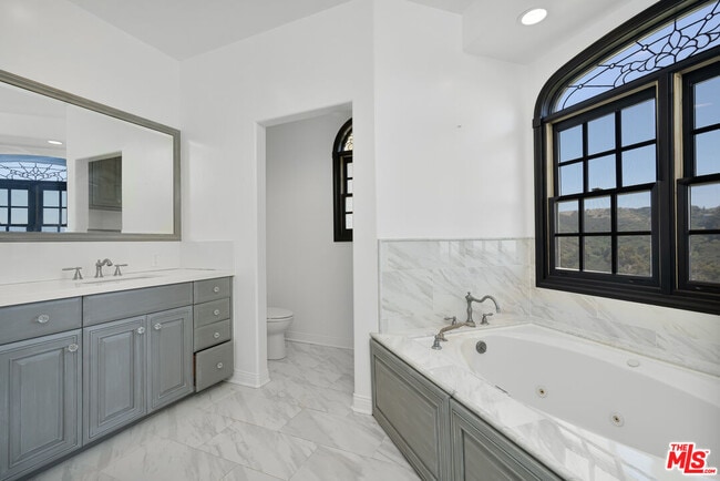 Building Photo - 1036 El Medio Ave