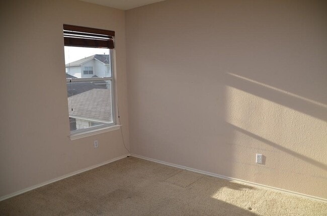 Building Photo - 11201 Dodge Cattle Dr