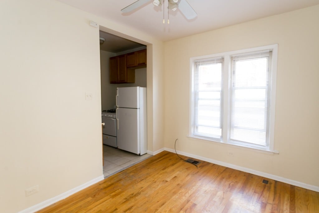 Building Photo - 629 W Barry Ave