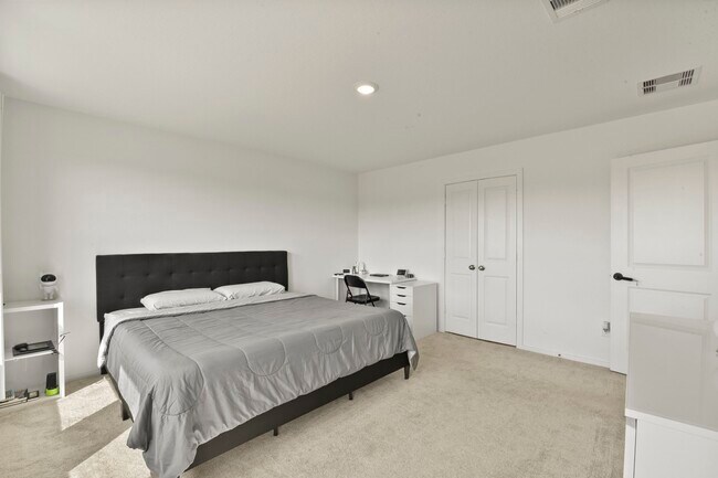Building Photo - 9931 Cliffside Rdg