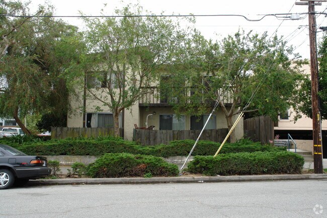 Building Photo - 603 Woodside Way