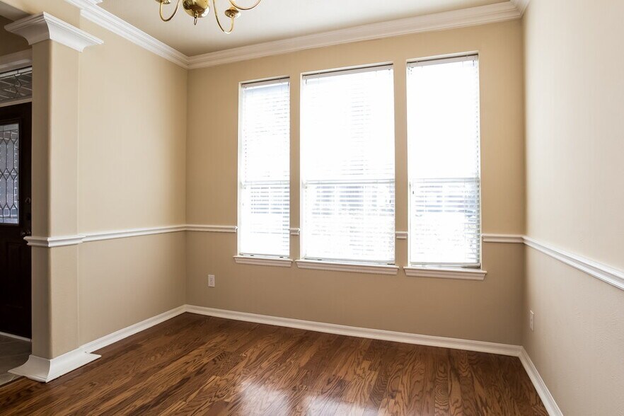 Building Photo - 3931 Echo Mountain Dr