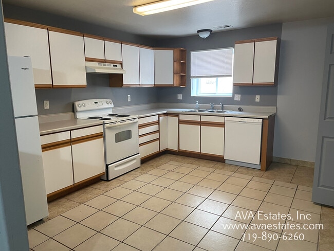 Building Photo - 719 E Laporte Dr