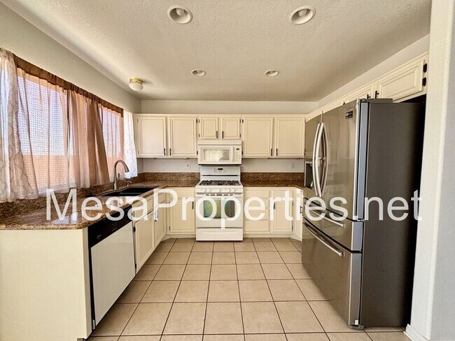 Building Photo - 12530 High Desert Rd