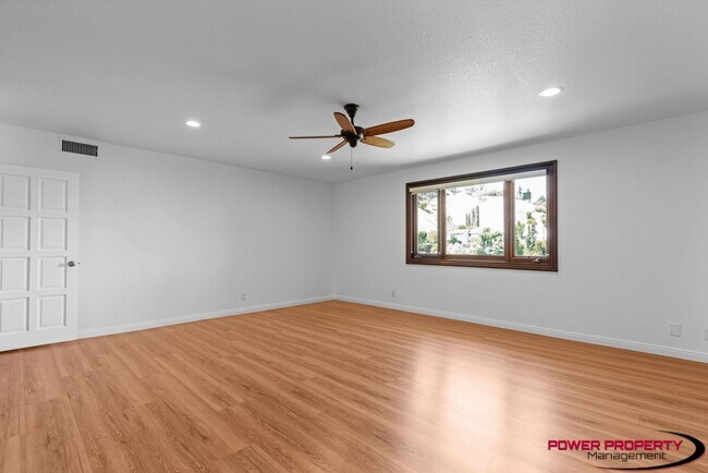 Building Photo - Spacious 5-Bedroom Home with Modern Amenit...