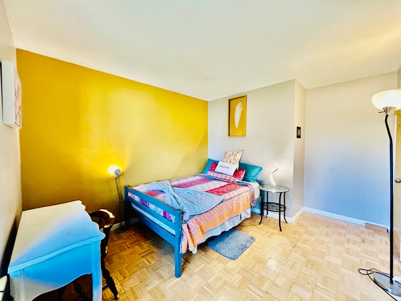 Building Photo - 8871 Belmont St