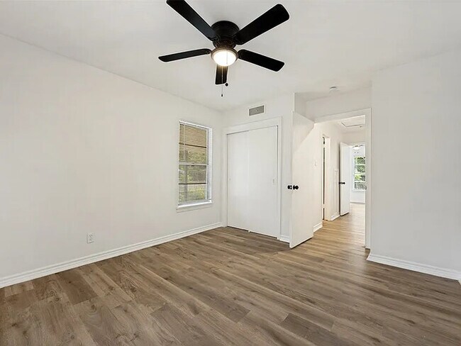 Building Photo - 116 Vandenburg Dr