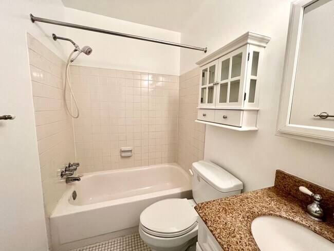 Building Photo - Fantastic 3 Bed 2 Bath Home Sitting On A Spacious Lot In Beautiful Kingston Chase