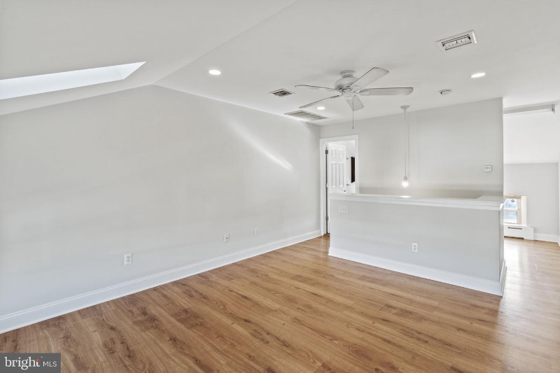 Building Photo - 625 Summit St