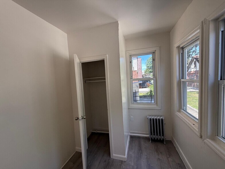 Building Photo - 867 E 231st St