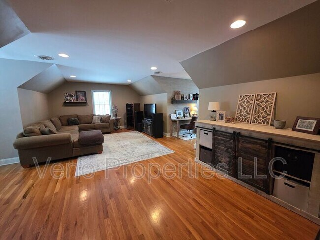 Building Photo - 1023 Packer Rd