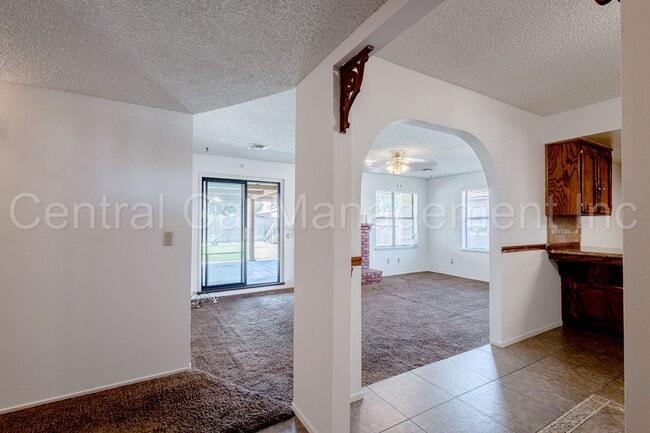 Building Photo - 3 Bedroom/2 Bath Home in the Southwest - $...