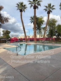 Building Photo - 6033 W Golden Ln